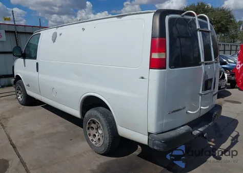 2004 Chevrolet Express from USA, damaged, VIN 1GCGG25U241229961
